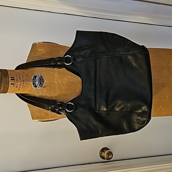 The Sak Leather Shoulder Purse with Tassell Charm. Black. Multi pocket. - Picture 2 of 9